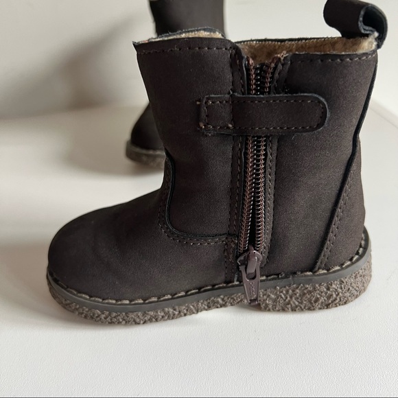 GAP Chelsea Sherpa toddler Boots never worn! - Picture 2 of 9